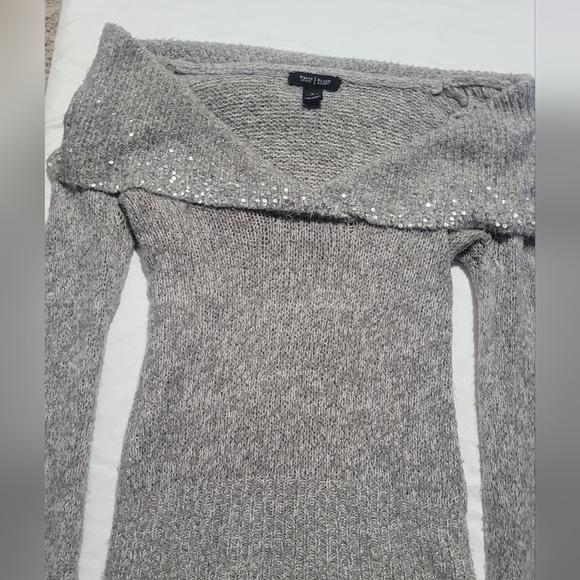 White House Black Market Off The Shoulder Knit Sweater In Light Gray Size Small - Picture 2 of 9